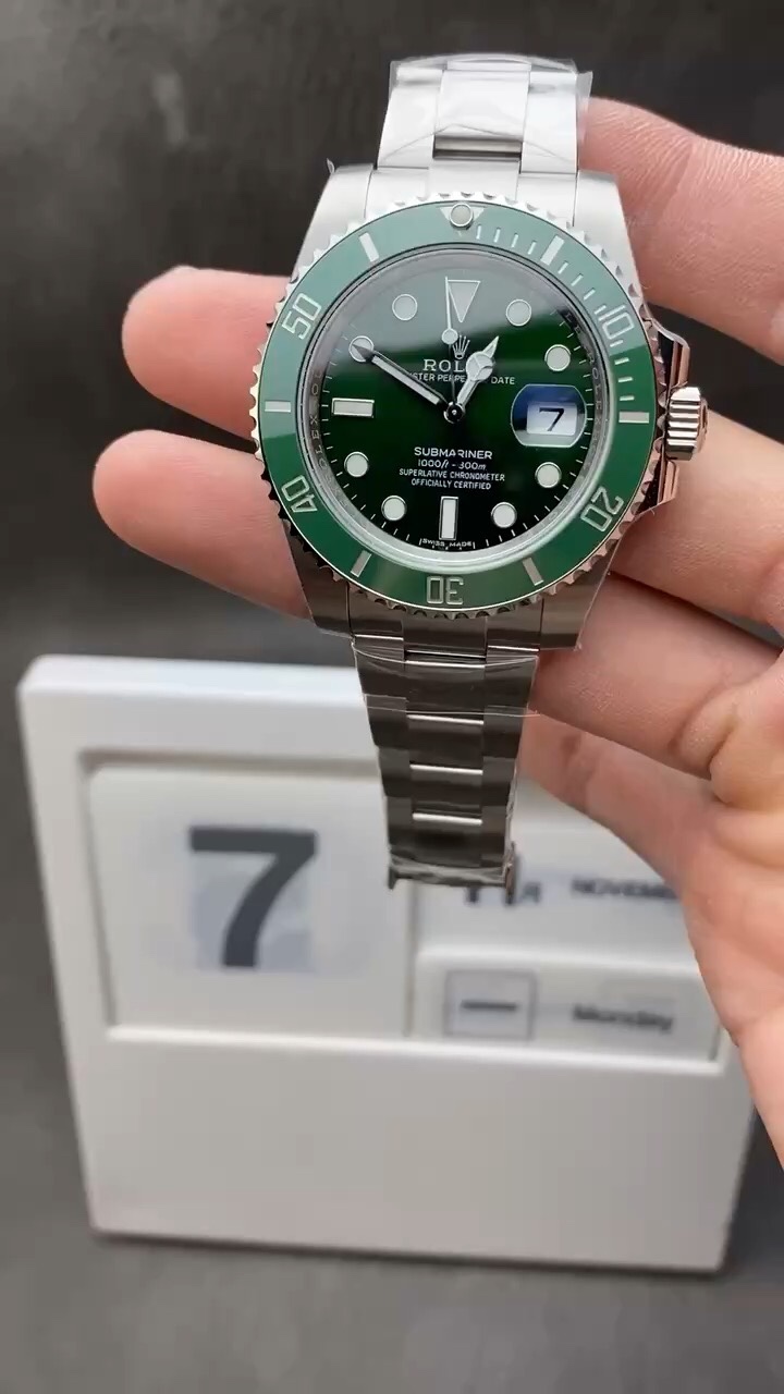 Replica Rolex Submariner Hulk 116610LV