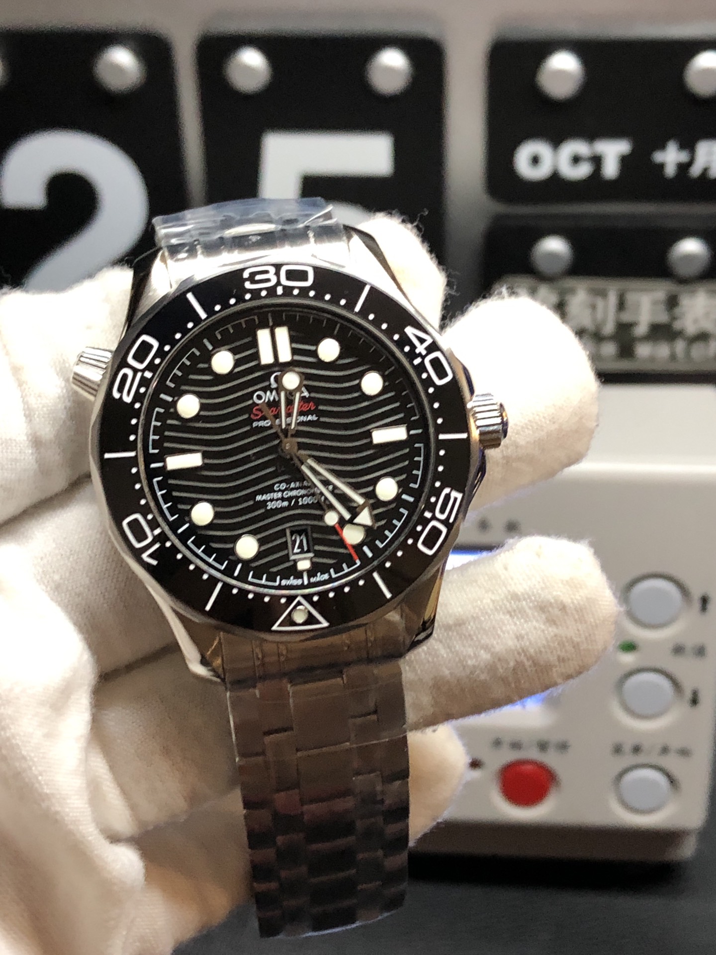 Replica Omega Seamaster Diver 300M Platinum Aston Martin Neiman Marcus 42mm 210.93.42.20.99.001
